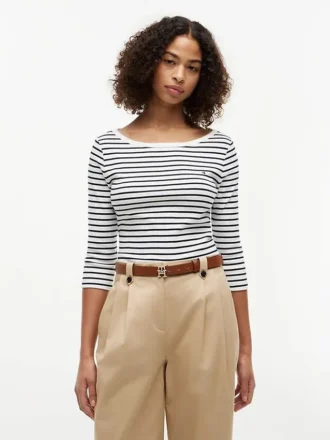 Tricou cu guler barcă și croială slim