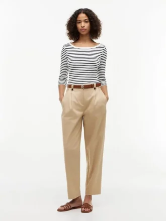 Tricou cu guler barcă și croială slim