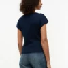 Tricou cu guler în formă de barcă și nasturi aurii, în stil nautic Tricou cu guler în formă de barcă și nasturi aurii, în stil nautic