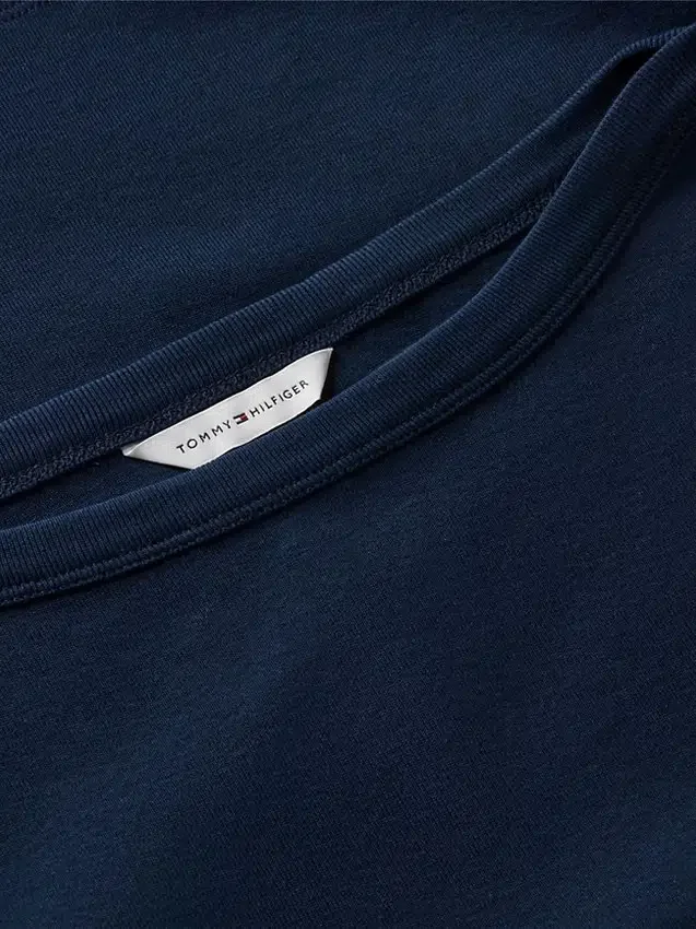 Tricou cu guler în formă de barcă și nasturi aurii, în stil nautic Tricou cu guler în formă de barcă și nasturi aurii, în stil nautic