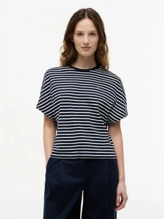 Tricou cu guler rotund și mâneci lățite