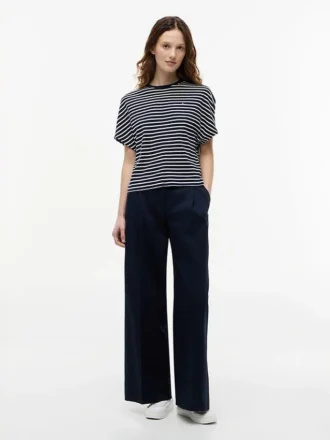 Tricou cu guler rotund și mâneci lățite