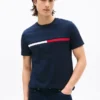 Tricou cu logo brodat cu dungi și steag Tricou cu logo brodat cu dungi și steag