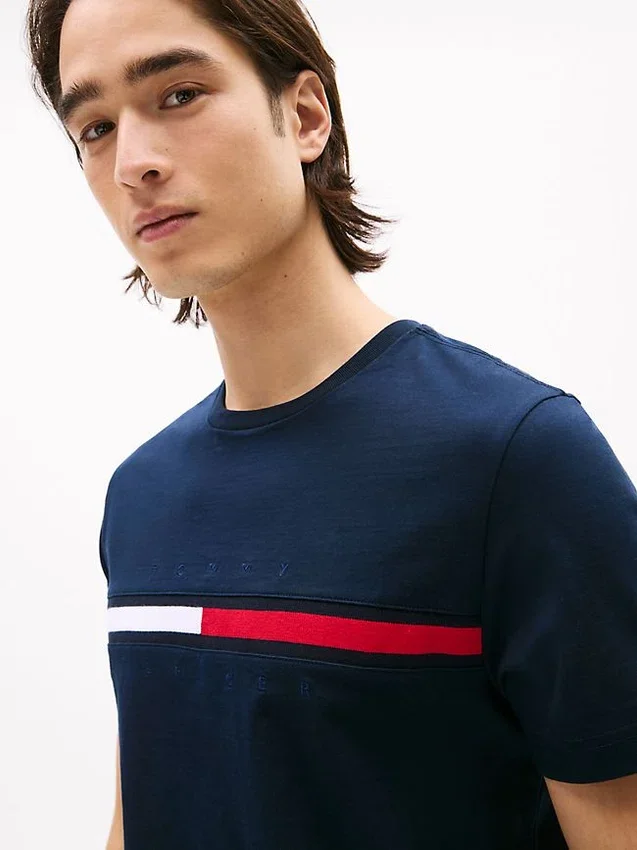 Tricou cu logo brodat cu dungi și steag Tricou cu logo brodat cu dungi și steag