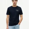 Tricou cu logo cu steag ondulat pe spate Tricou cu logo cu steag ondulat pe spate