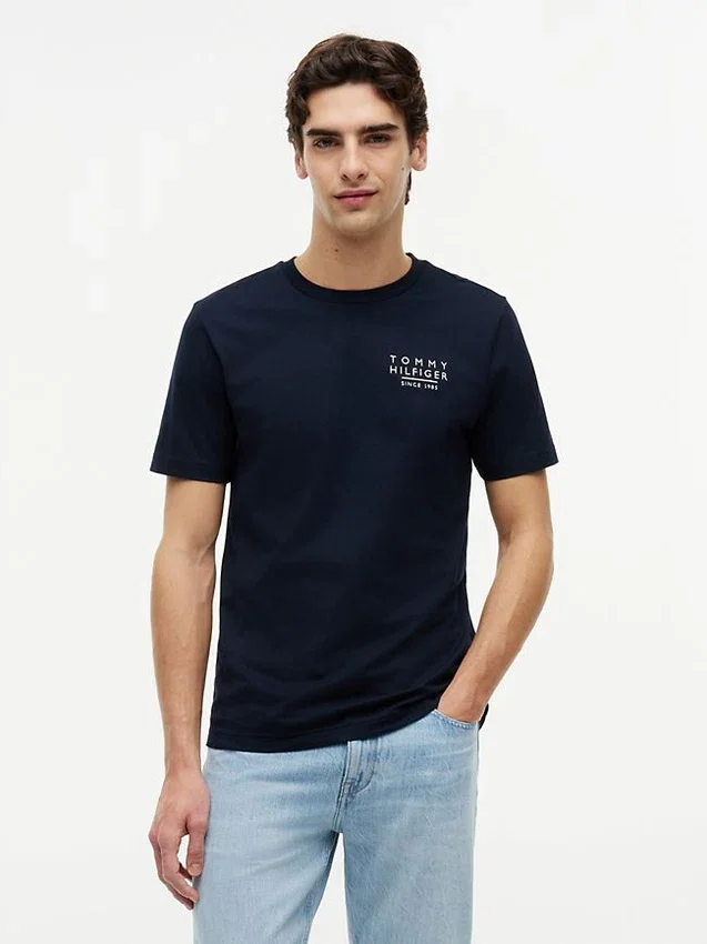 Tricou cu logo cu steag ondulat pe spate Tricou cu logo cu steag ondulat pe spate