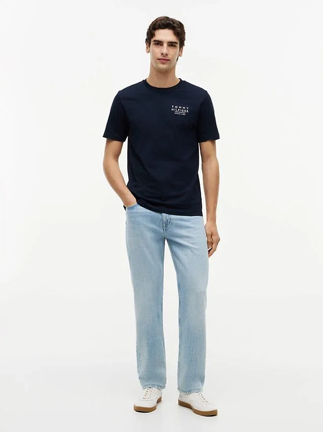 Tricou cu logo cu steag ondulat pe spate Tricou cu logo cu steag ondulat pe spate