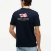 Tricou cu logo cu steag ondulat pe spate Tricou cu logo cu steag ondulat pe spate