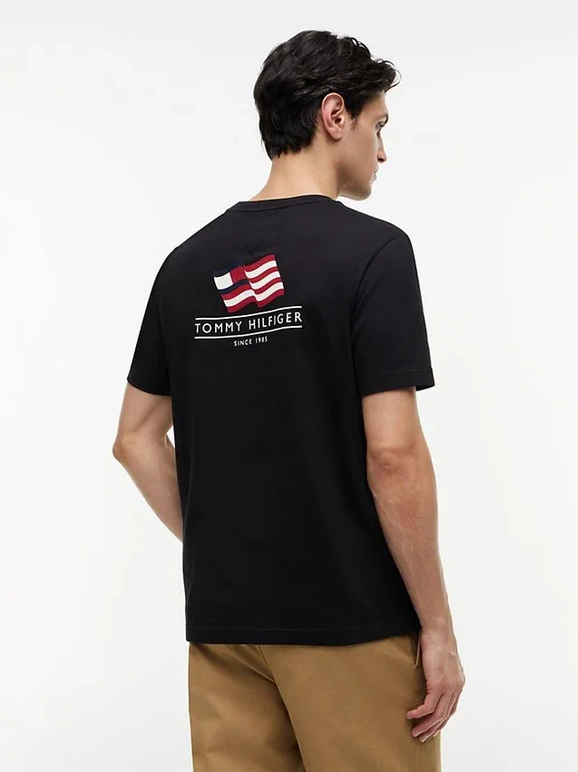 Tricou cu logo cu steag ondulat pe spate Tricou cu logo cu steag ondulat pe spate