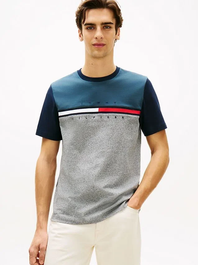 Tricou cu logo, dungi și blocuri de culoare Tricou cu logo, dungi și blocuri de culoare