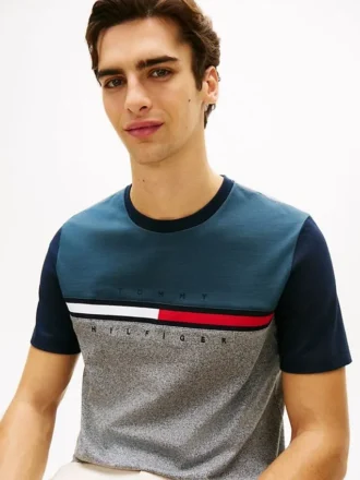 Tricou cu logo, dungi și blocuri de culoare