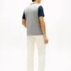 Tricou cu logo, dungi și blocuri de culoare Tricou cu logo, dungi și blocuri de culoare