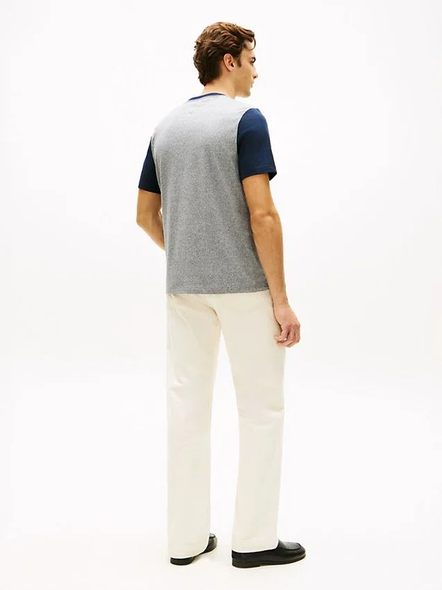 Tricou cu logo, dungi și blocuri de culoare Tricou cu logo, dungi și blocuri de culoare