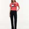 Tricou cu logo mare în formă de steag Tricou cu logo mare în formă de steag