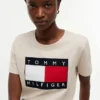 Tricou cu logo mare în formă de steag Tricou cu logo mare în formă de steag