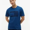 Tricou cu logo steag vopsit în indigo Tricou cu logo steag vopsit în indigo