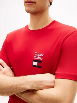 Tricou cu logo suprapus