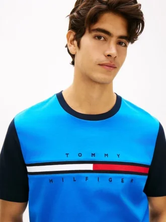 Tricou cu mâneci contrastante și logo steag