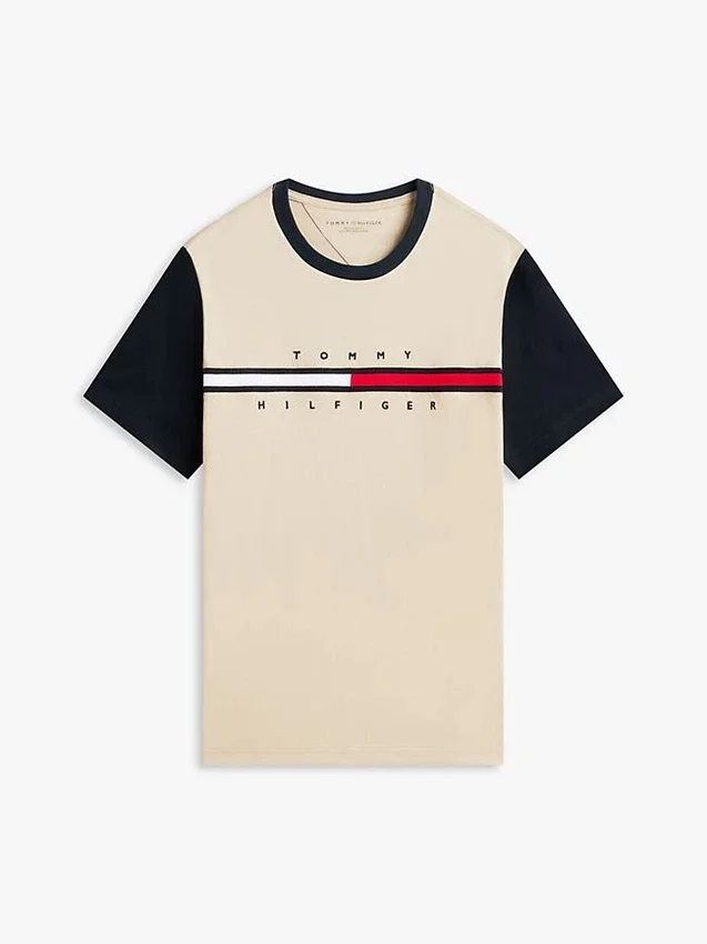 Tricou cu mâneci contrastante și logo steag Tricou cu mâneci contrastante și logo steag
