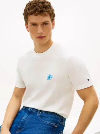 Tricou cu monogramă brodată