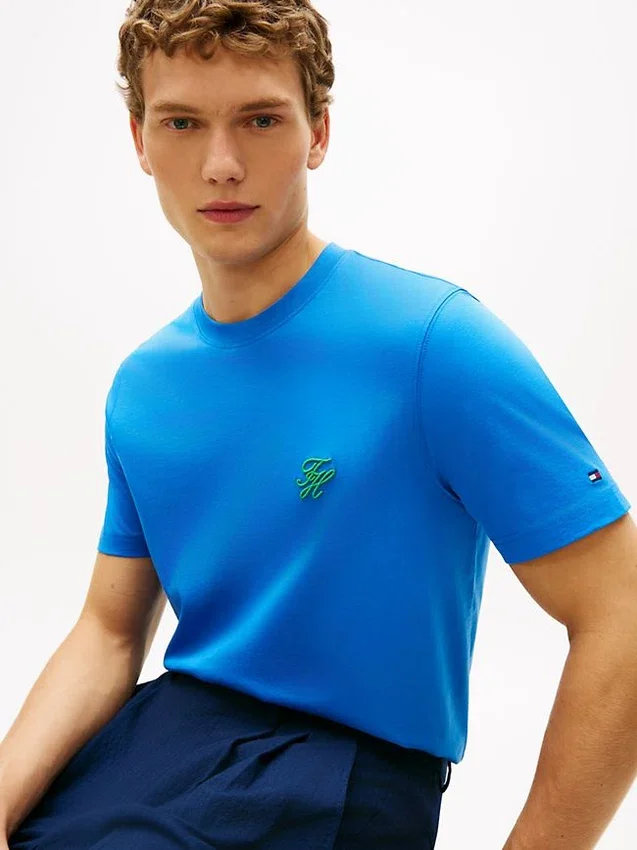 Tricou cu monogramă brodată Tricou cu monogramă brodată