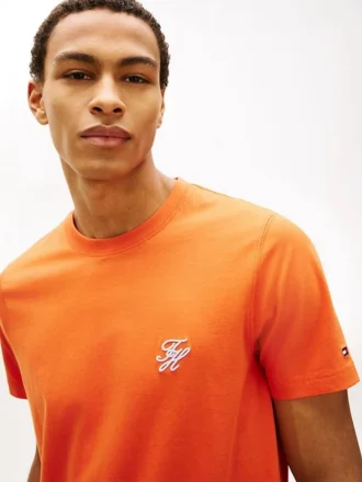 Tricou cu monogramă brodată
