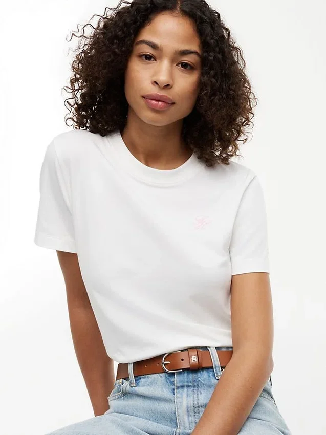 Tricou cu monogramă brodată Tricou cu monogramă brodată