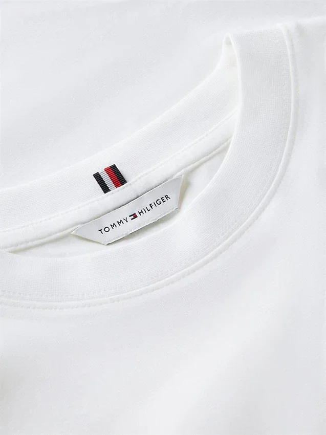 Tricou cu monogramă brodată Tricou cu monogramă brodată