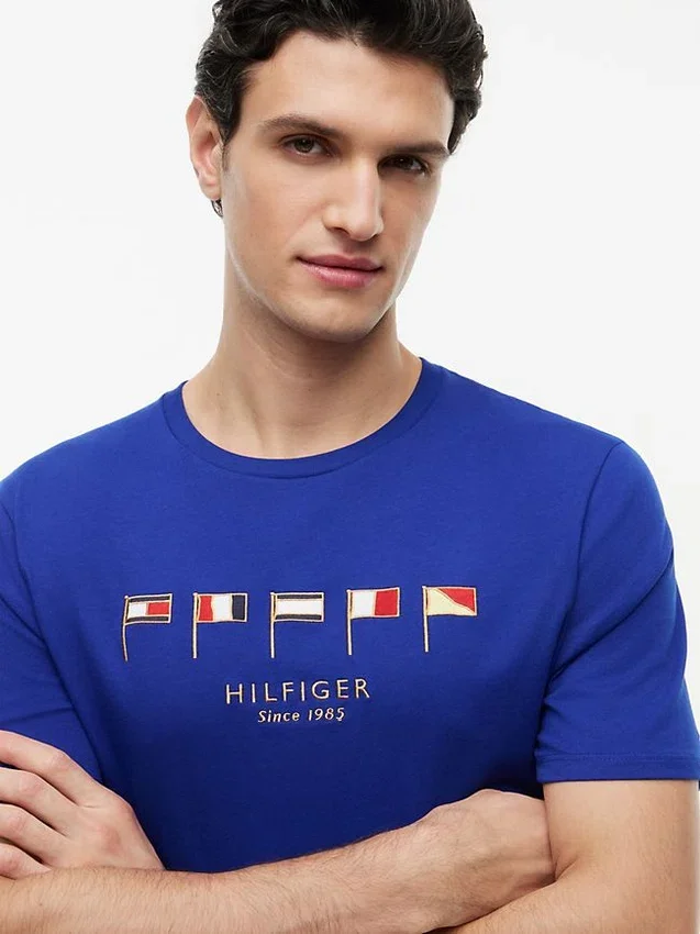 Tricou cu steaguri nautice brodate Tricou cu steaguri nautice brodate