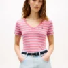 Tricou Favorite cu guler în V și dungi Tricou Favorite cu guler în V și dungi