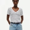 Tricou Favorite cu guler în V și dungi Tricou Favorite cu guler în V și dungi