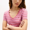 Tricou Favorite cu guler în V și dungi Tricou Favorite cu guler în V și dungi