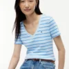 Tricou Favorite cu guler în V și dungi Tricou Favorite cu guler în V și dungi