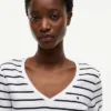 Tricou Favorite cu guler în V și dungi Tricou Favorite cu guler în V și dungi