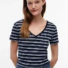 Tricou Favorite cu guler în V și dungi Tricou Favorite cu guler în V și dungi