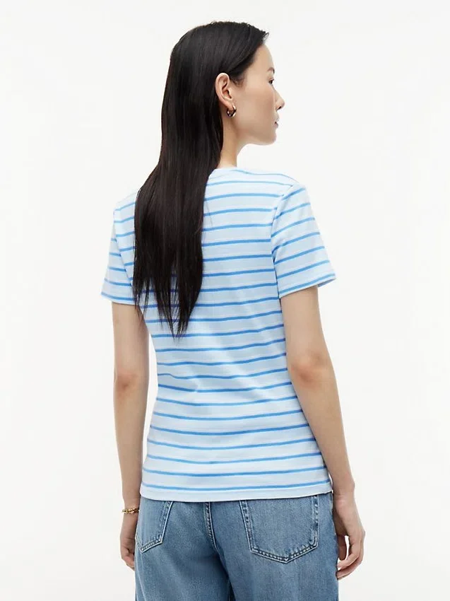 Tricou Favorite cu guler în V și dungi Tricou Favorite cu guler în V și dungi