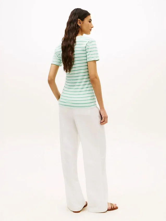 Tricou Favorite cu guler în V și dungi Tricou Favorite cu guler în V și dungi