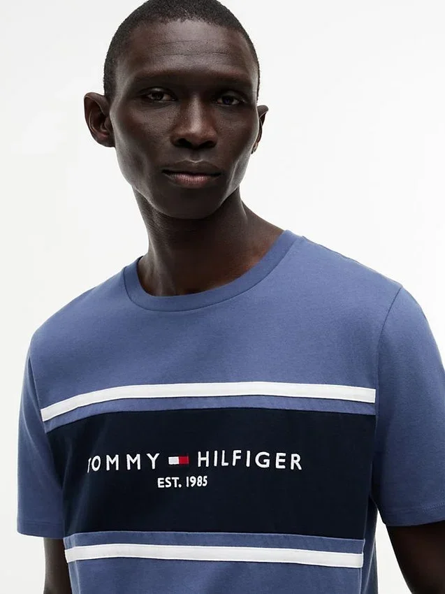 Tricou Hilfiger cu logo și dungi Tricou Hilfiger cu logo și dungi