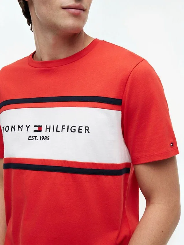 Tricou Hilfiger cu logo și dungi Tricou Hilfiger cu logo și dungi