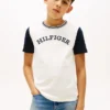 Tricou pentru copii cu logo monotip și blocuri de culoare Tricou pentru copii cu logo monotip și blocuri de culoare