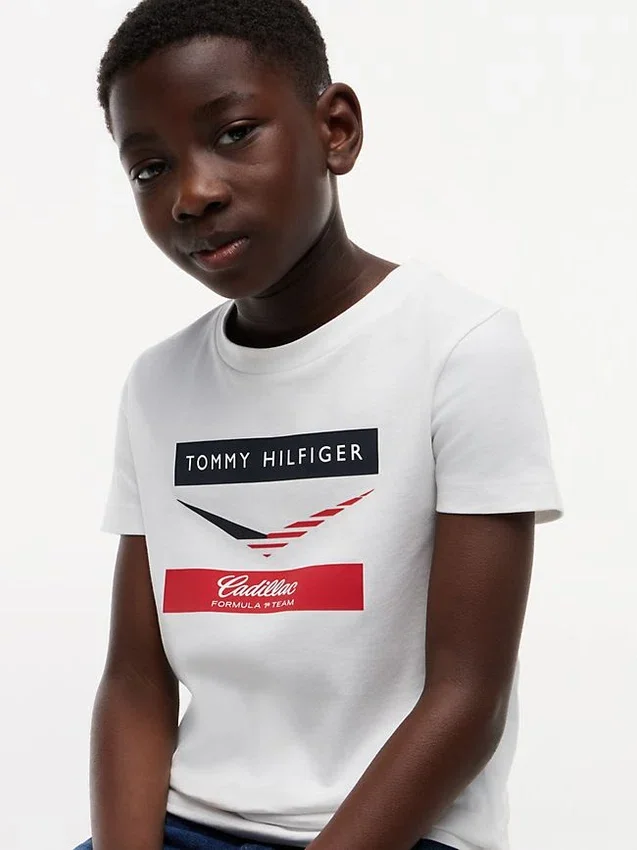 Tricou pentru copii Tommy x Cadillac F1® Team Chevron Tricou pentru copii Tommy x Cadillac F1® Team Chevron