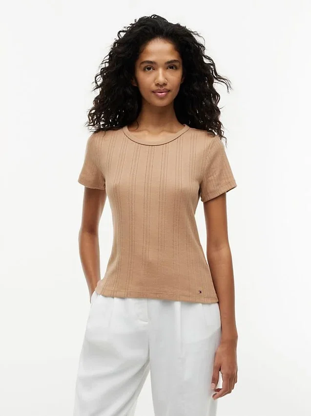 Tricou slim fit cu guler rotund și țesătură pointelle Tricou slim fit cu guler rotund și țesătură pointelle