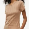 Tricou slim fit cu guler rotund și țesătură pointelle Tricou slim fit cu guler rotund și țesătură pointelle