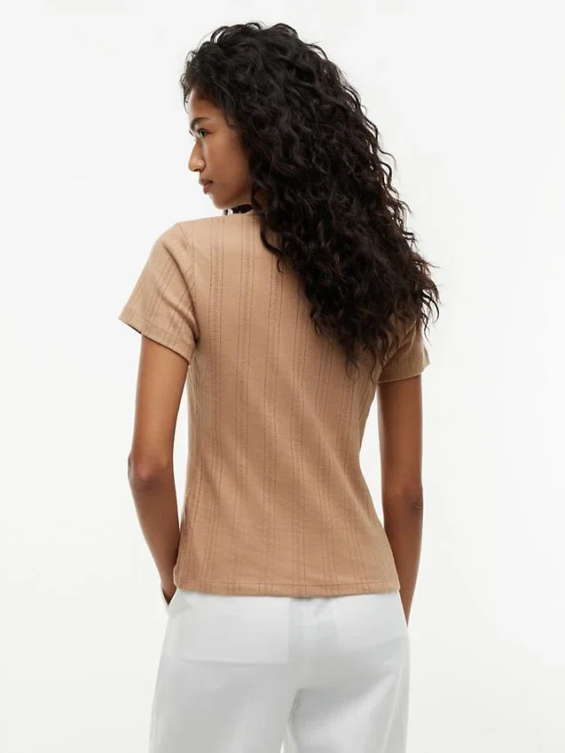 Tricou slim fit cu guler rotund și țesătură pointelle Tricou slim fit cu guler rotund și țesătură pointelle