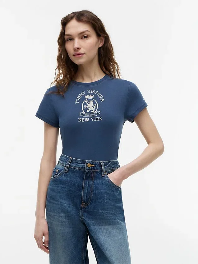 Tricou slim fit vopsit în întregime, cu logo Crest Tricou slim fit vopsit în întregime, cu logo Crest