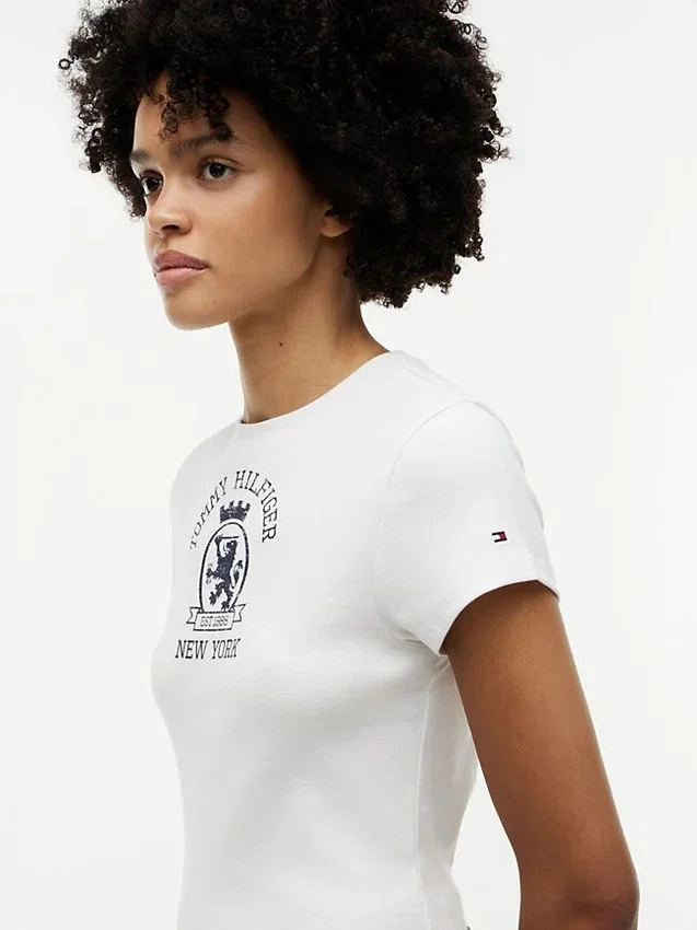 Tricou slim fit vopsit în întregime, cu logo Crest Tricou slim fit vopsit în întregime, cu logo Crest