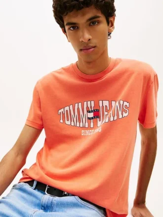 Tricou Tommy Jeans cu logo steag ondulat