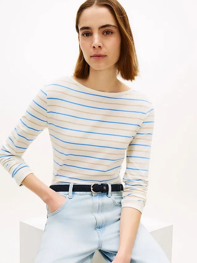 Tricou ușor cu guler în formă de barcă Tricou ușor cu guler în formă de barcă