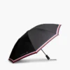 Umbrelă cu dungi caracteristice Umbrelă cu dungi caracteristice